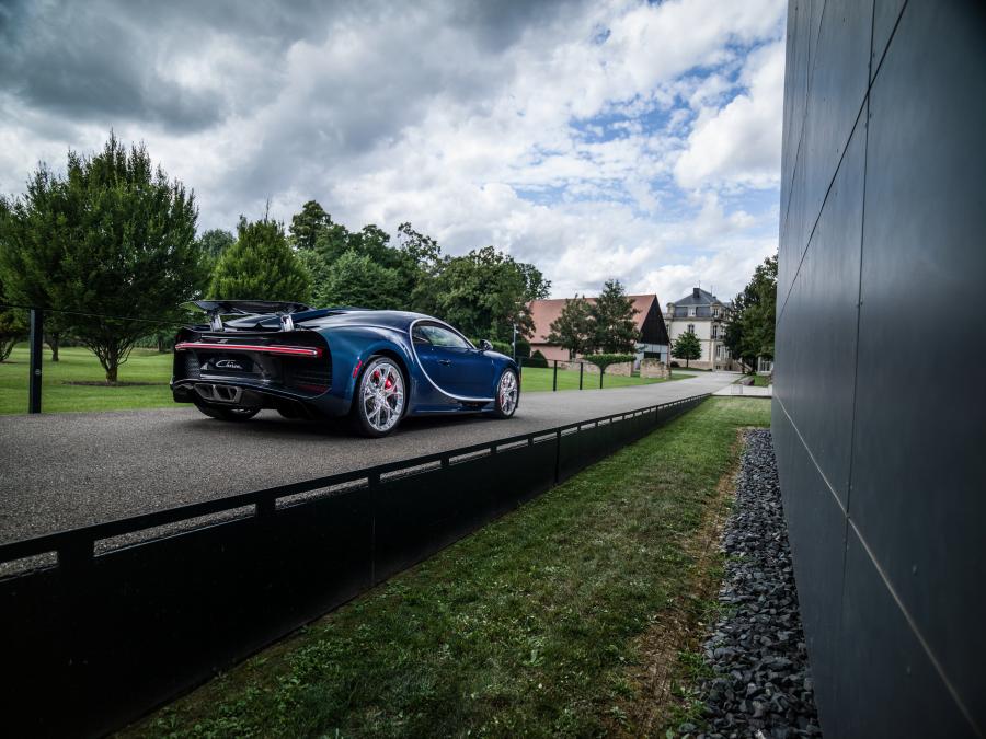  Bugatti Chiron 2016 года  (NA) (фото 22 из 39)